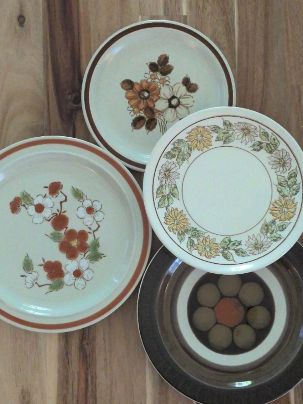 1970s Stoneware Plate Wall Gallery Wall (Set of 4)